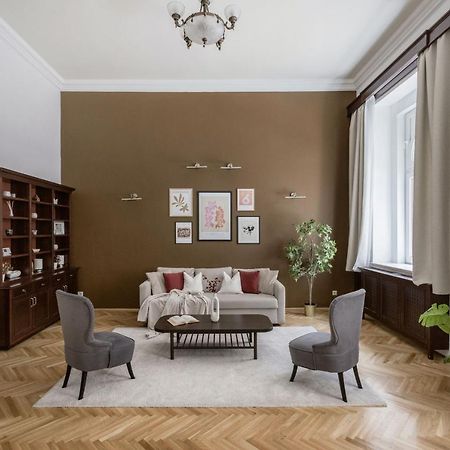 Luxe, Historic Home Near Downtown Landmarks 19Th Century Budapest Kültér fotó