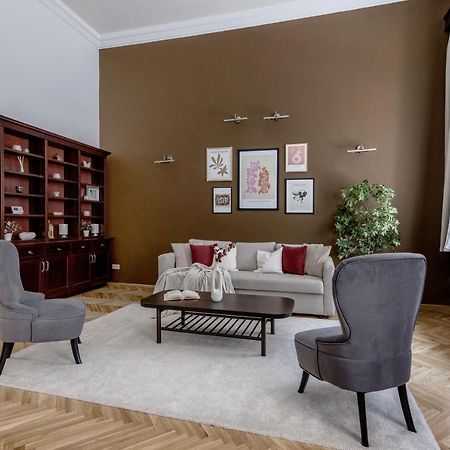 Luxe, Historic Home Near Downtown Landmarks 19Th Century Budapest Kültér fotó