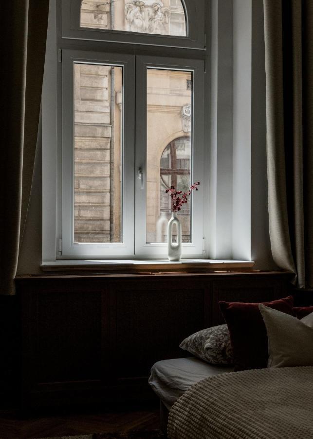 Luxe, Historic Home Near Downtown Landmarks 19Th Century Budapest Kültér fotó