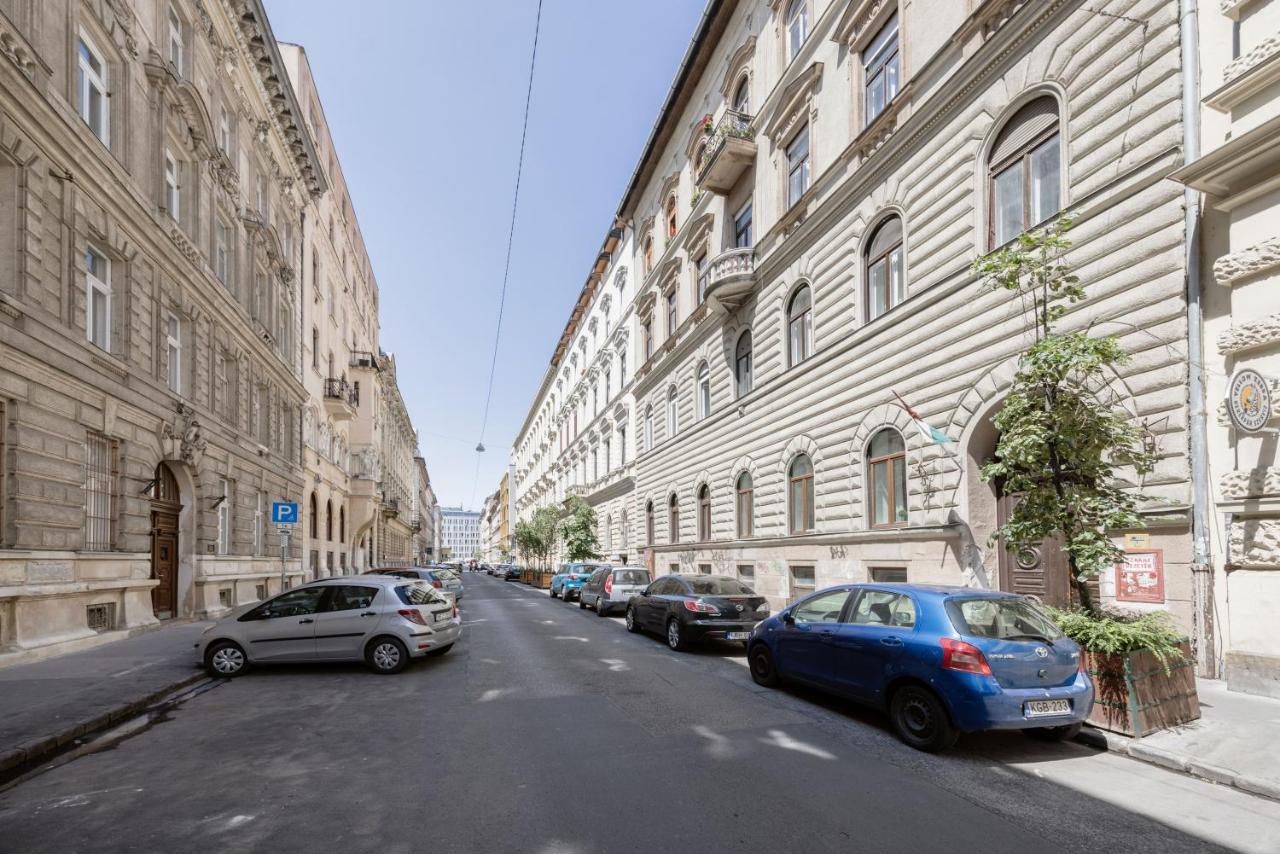 Luxe, Historic Home Near Downtown Landmarks 19Th Century Budapest Kültér fotó